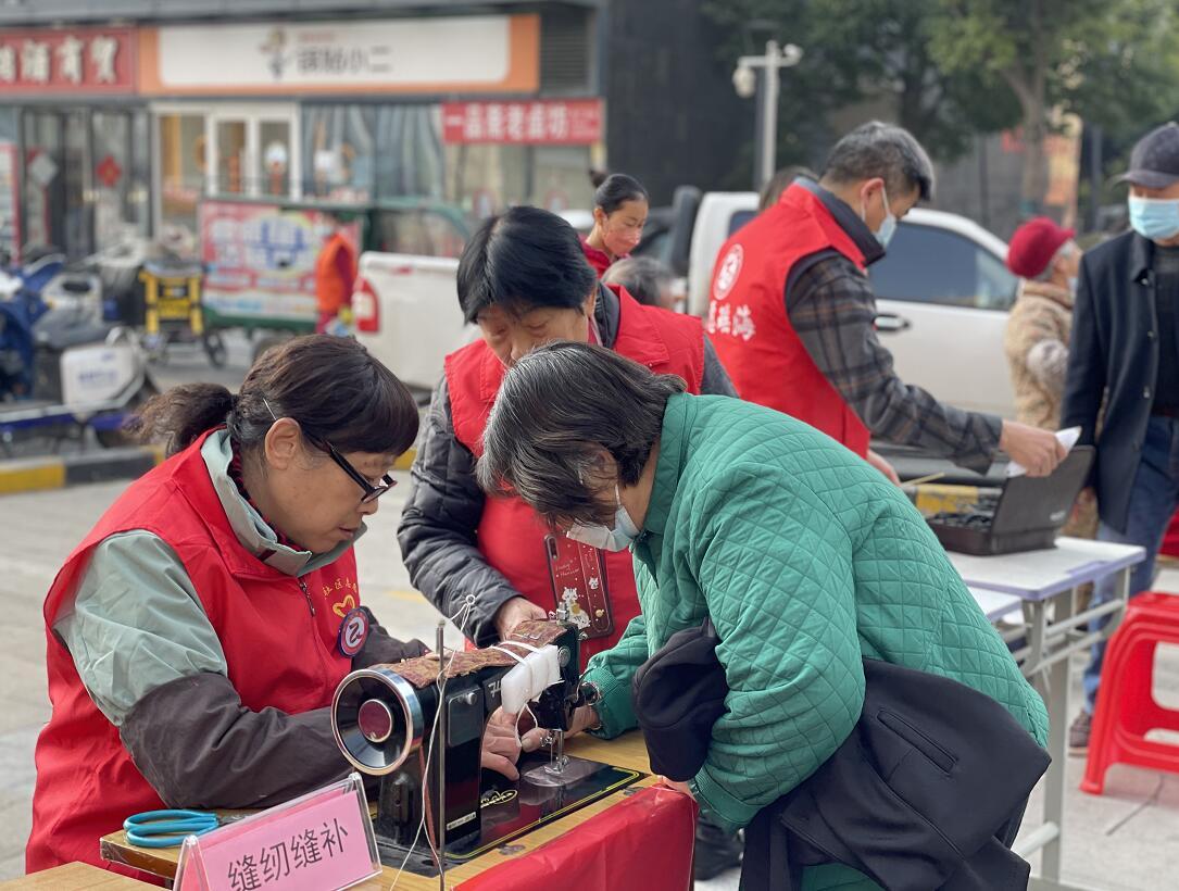 社区志愿服务热潮高涨，居民参与度显著提升